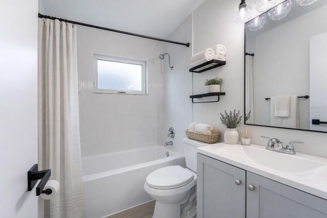 104 N GLENWOOD AVENUE, Orlando, FL 32803