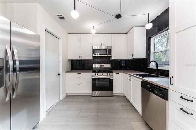 104 N GLENWOOD AVENUE, Orlando, FL 32803