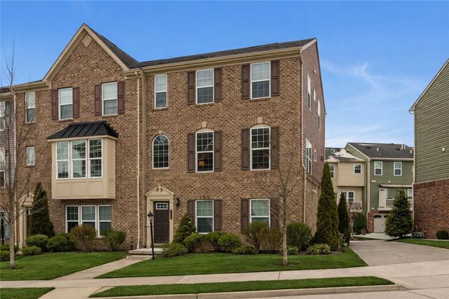 236 Thornapple Ln, Cranberry Twp, PA 16066