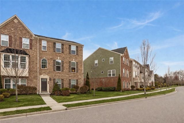 236 Thornapple Ln, Cranberry Twp, PA 16066