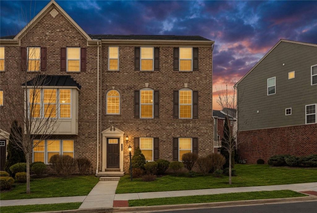 236 Thornapple Ln, Cranberry Twp, PA 16066