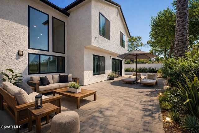 20500 Blairmoore Street, Chatsworth, CA 91311