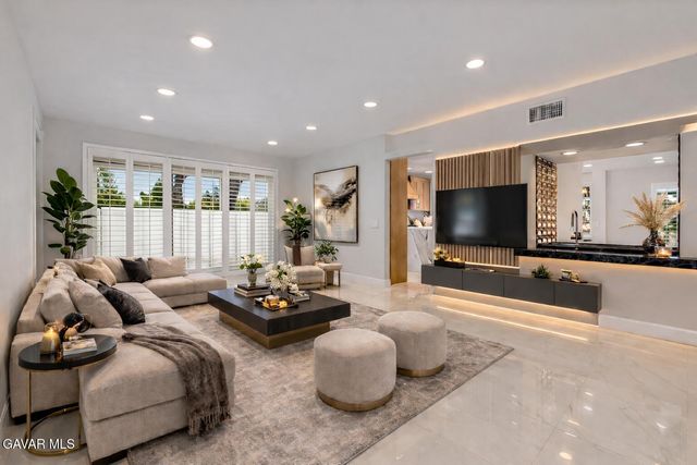 20500 Blairmoore Street, Chatsworth, CA 91311