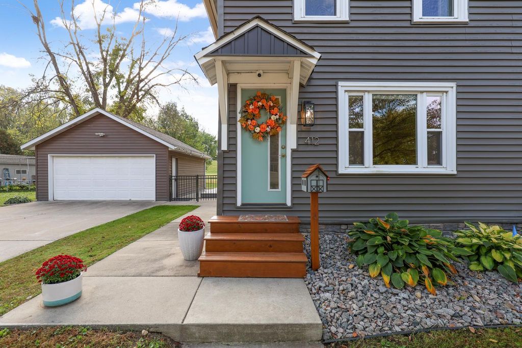 412 E 1st Street, Chaska, MN 55318 — photo 2