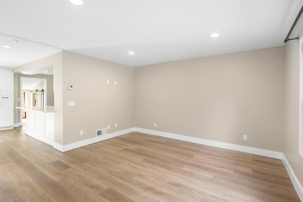 412 E 1st Street, Chaska, MN 55318 — photo 4