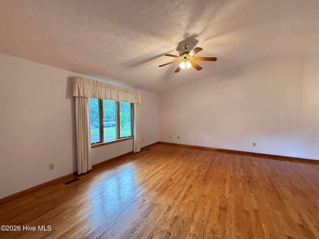 315 W Craven Avenue, Pinebluff, NC 28373