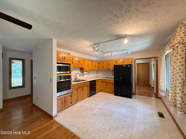 315 W Craven Avenue, Pinebluff, NC 28373