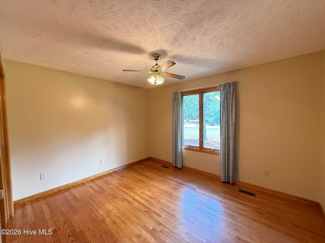 315 W Craven Avenue, Pinebluff, NC 28373