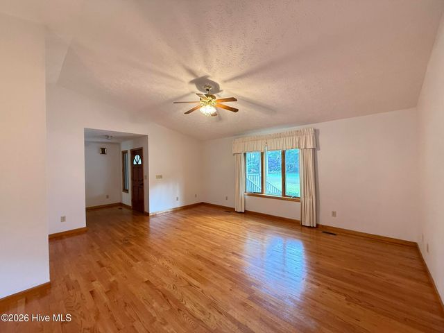 315 W Craven Avenue, Pinebluff, NC 28373