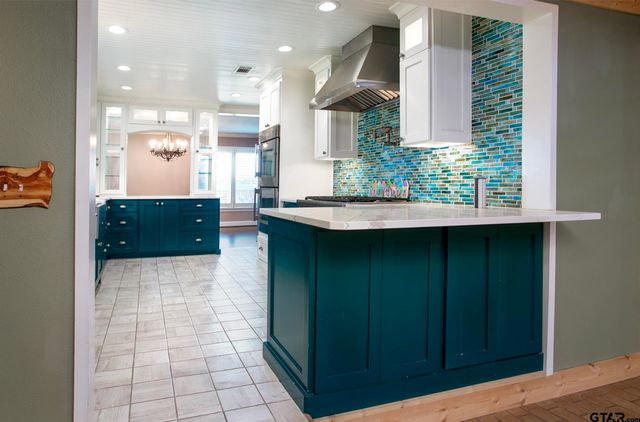 502 W Hubbard St, Lindale, TX 75771