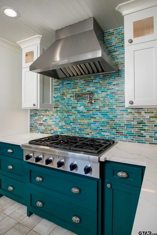 502 W Hubbard St, Lindale, TX 75771