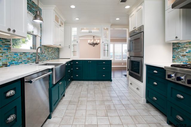 502 W Hubbard St, Lindale, TX 75771