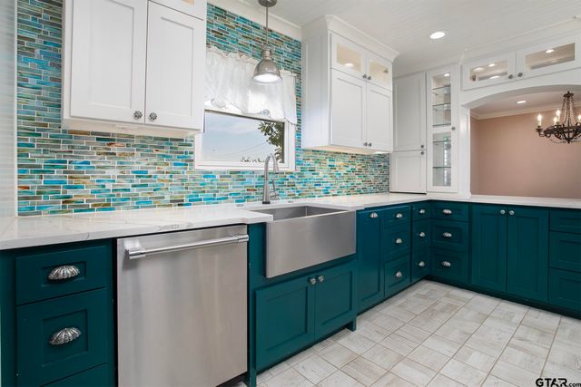 502 W Hubbard St, Lindale, TX 75771