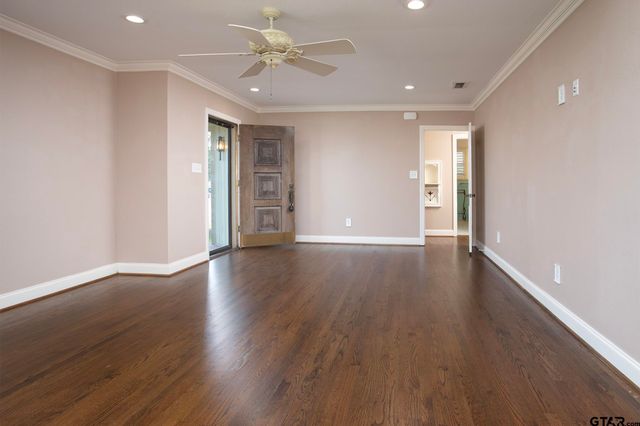 502 W Hubbard St, Lindale, TX 75771