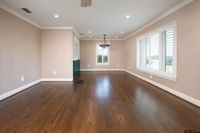 502 W Hubbard St, Lindale, TX 75771