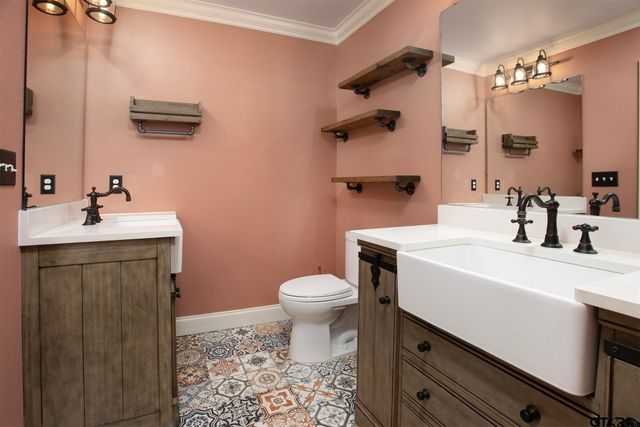 502 W Hubbard St, Lindale, TX 75771