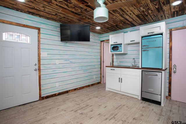 502 W Hubbard St, Lindale, TX 75771