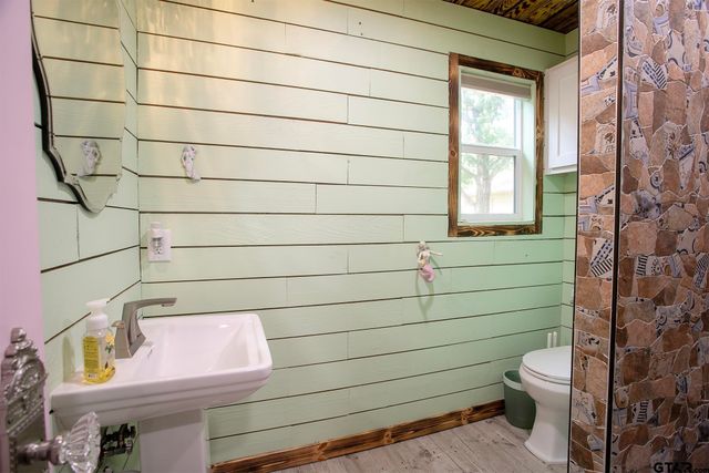 502 W Hubbard St, Lindale, TX 75771