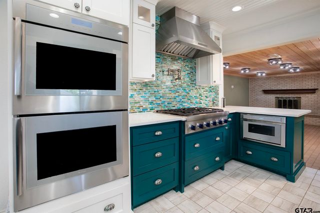 502 W Hubbard St, Lindale, TX 75771