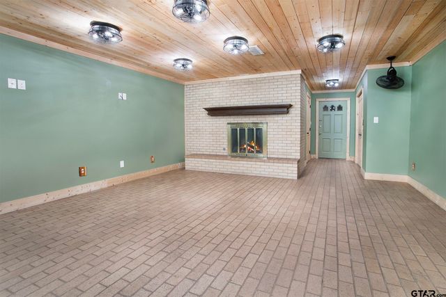 502 W Hubbard St, Lindale, TX 75771