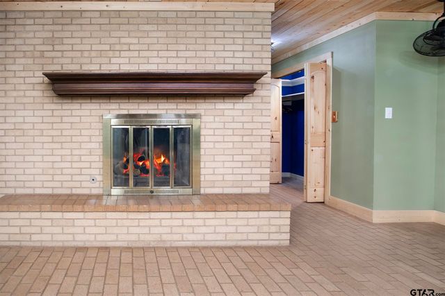 502 W Hubbard St, Lindale, TX 75771