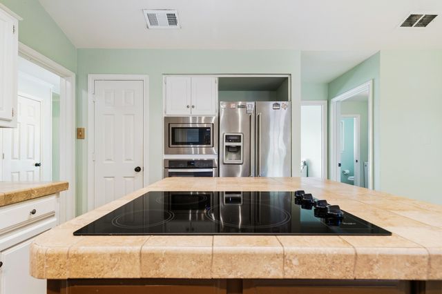 109 Crestwood Drive, Rockwall, TX 75087