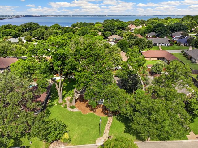 109 Crestwood Drive, Rockwall, TX 75087