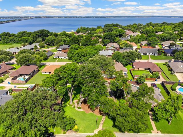 109 Crestwood Drive, Rockwall, TX 75087