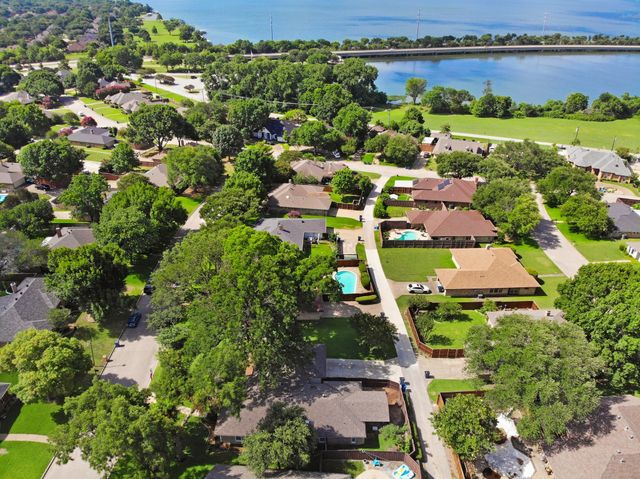 109 Crestwood Drive, Rockwall, TX 75087