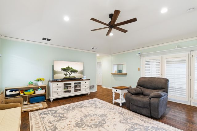 109 Crestwood Drive, Rockwall, TX 75087