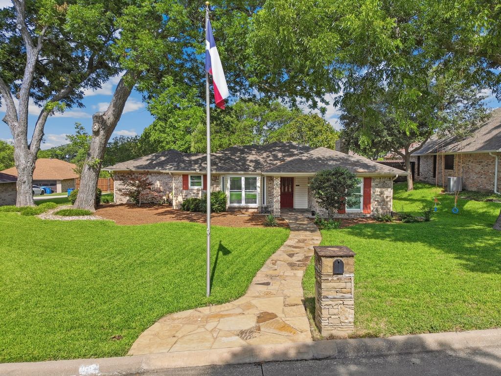 109 Crestwood Drive, Rockwall, TX 75087