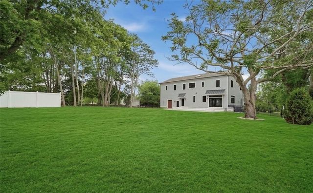 980 Green End Avenue Avenue, Middletown, RI 02842