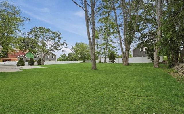 980 Green End Avenue Avenue, Middletown, RI 02842