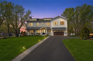 980 Green End Avenue Avenue, Middletown, RI 02842