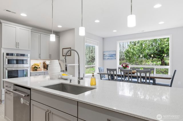 8315 56th Avenue NE, Lacey, WA 98516