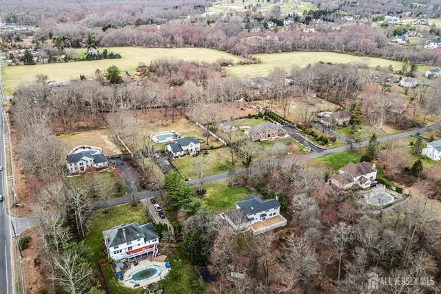 3 Shira Lane, Manalapan, NJ 07726
