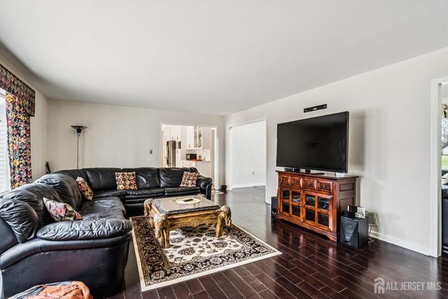 3 Shira Lane, Manalapan, NJ 07726
