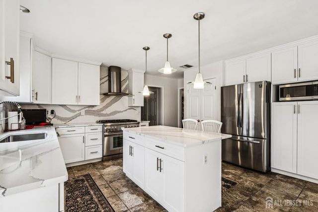 3 Shira Lane, Manalapan, NJ 07726