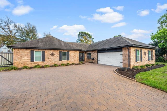 11 Hampton Circle, Niceville, FL 32578