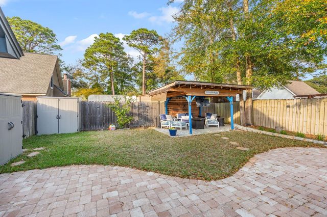 11 Hampton Circle, Niceville, FL 32578