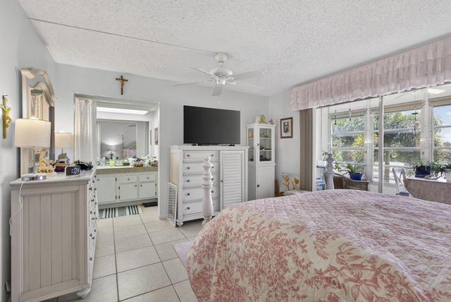 308 Greenbrier A, West Palm Beach, FL 33417