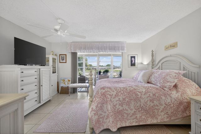 308 Greenbrier A, West Palm Beach, FL 33417
