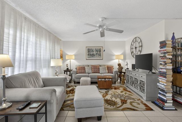 308 Greenbrier A, West Palm Beach, FL 33417