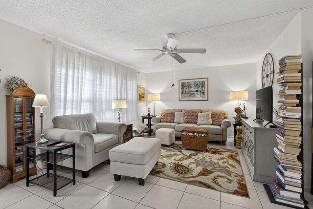308 Greenbrier A, West Palm Beach, FL 33417