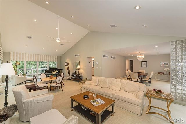 12420 Robyn Road, Sunset Hills, MO 63127