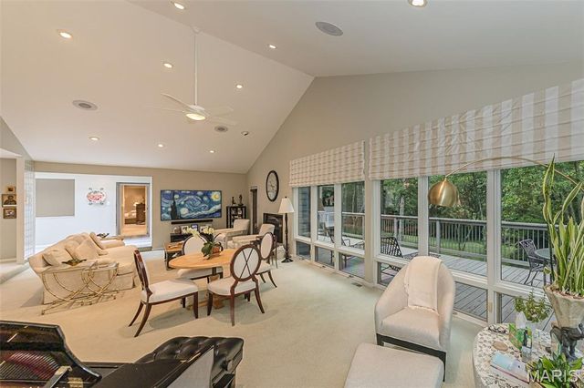 12420 Robyn Road, Sunset Hills, MO 63127