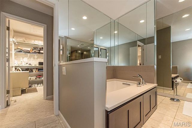 12420 Robyn Road, Sunset Hills, MO 63127