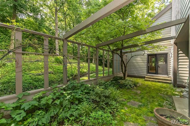 12420 Robyn Road, Sunset Hills, MO 63127