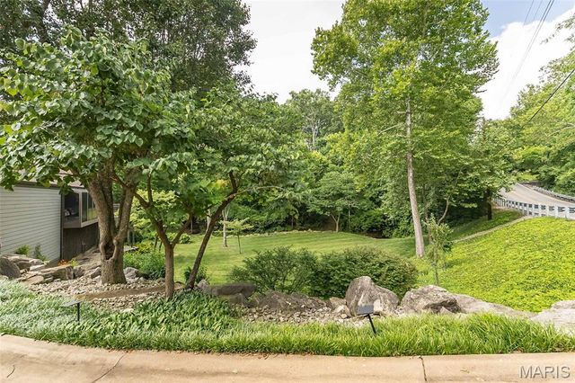 12420 Robyn Road, Sunset Hills, MO 63127