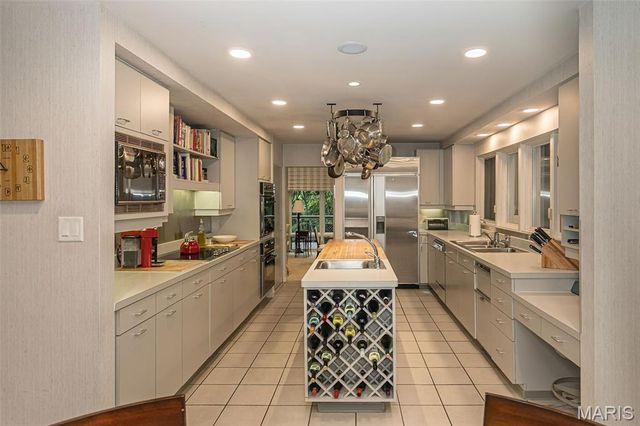 12420 Robyn Road, Sunset Hills, MO 63127